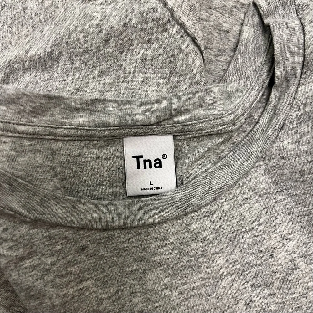 Aritzia TNA Tour T-Shirt - Heather Chrome - Picture 2 of 5
